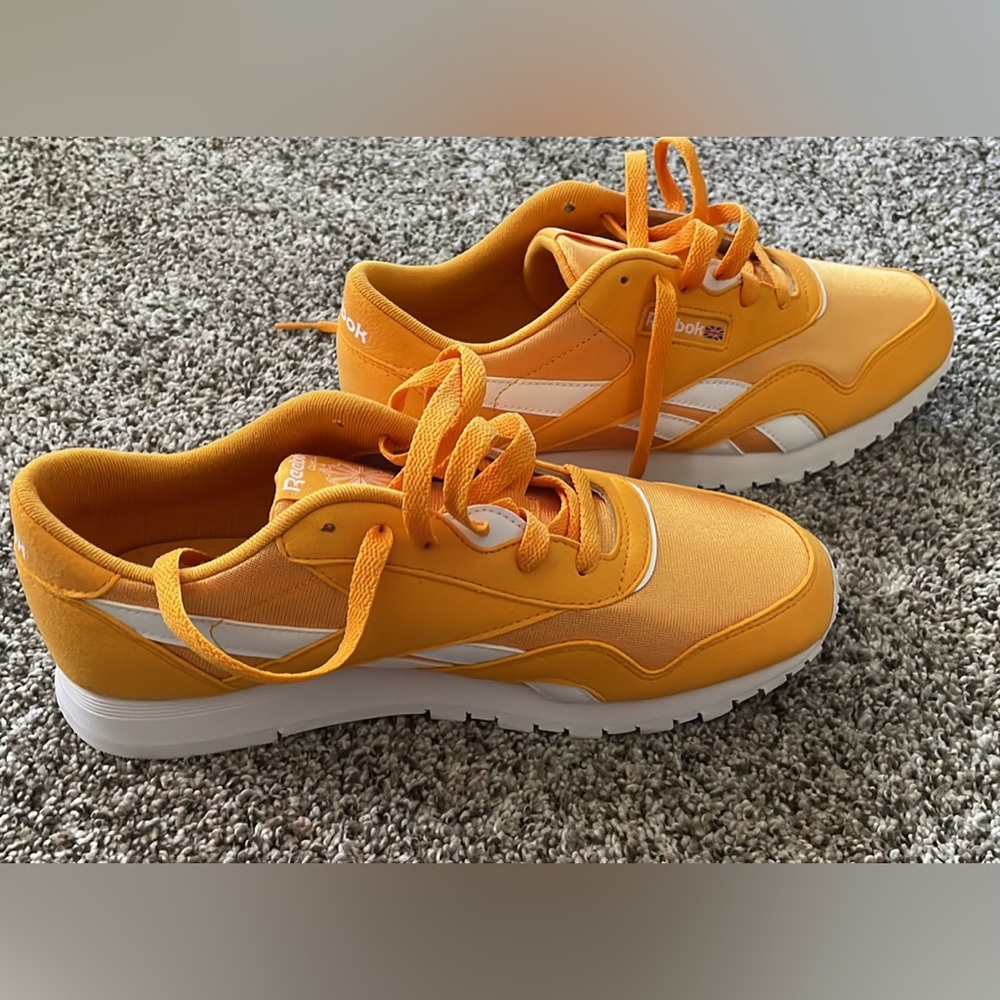 Reebok classic sneakers-yellow and white. Size 7 in Mens, Women’s 8.5.